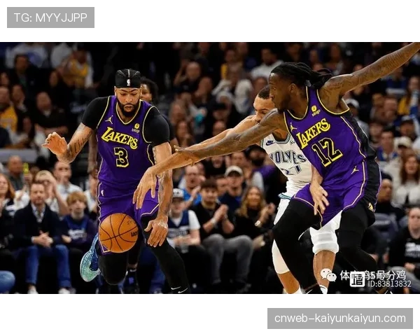 特写：VAR裁决瞬间，转播信号同步切入裁判沟通录音，引发关于“透明度”与“戏剧性”的讨论